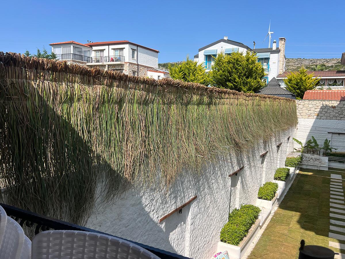 Doğal Çatı ve Gölgelik Sistemlerinde Saz ve Bambu Ustalığı
